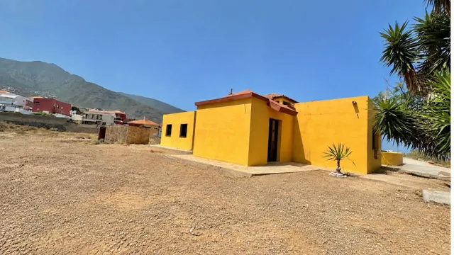 Chalet independiente con 5.318 m2 de parcela y vistas al mar en Candelaria — 44