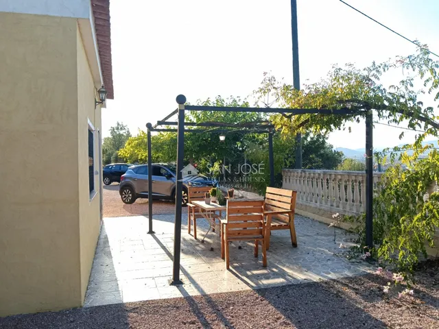 Se vende albergue con placas solares en buen estado cerca de Aspe — 21