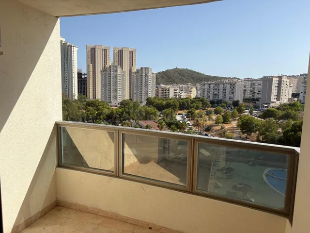 Vistas al mar, piscinas comunitarias y pistas de tenis.amueblado. — 3