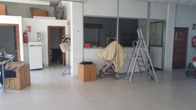 LOCAL EN ALQUILER CON LICENCIA COMERCIAL E INDUSTRIAL!!!! - foto 2