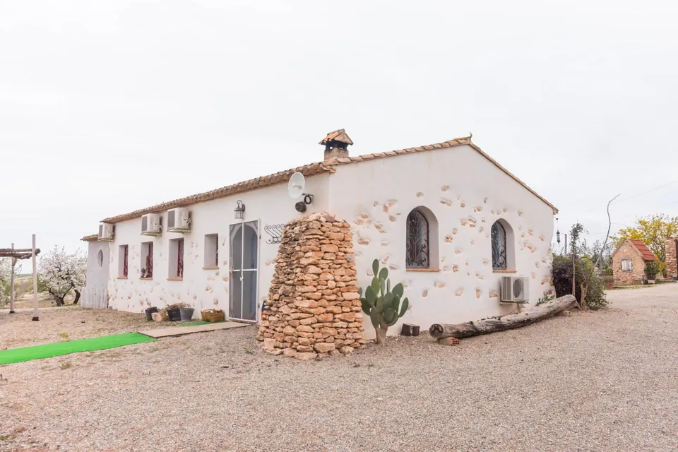 Se vende chalet único - Un rincón dónde habita el arte