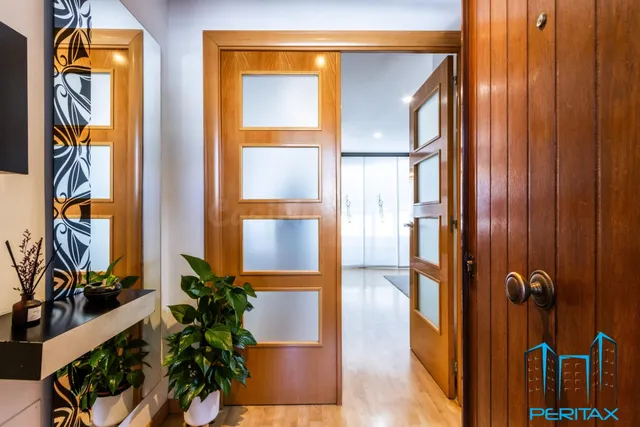 Vivir en “El Barco” de Sabadell: vivienda reformada con pisc - foto 2