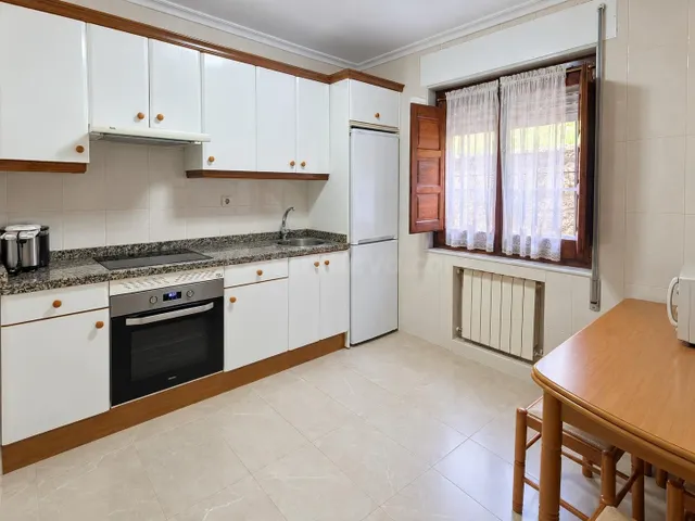 Casa en Carbayín: cuatro dormitorios, dos garajes y terreno para disfrutar de la vida de pueblo — 3