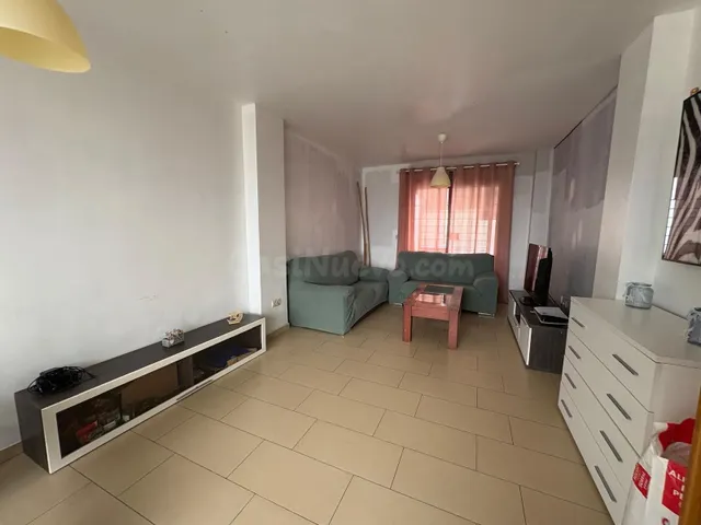 SE VENDE CASA ADOSADA DE TRES DORMITORIOS EN ALGECIRAS, ZONA - foto 3