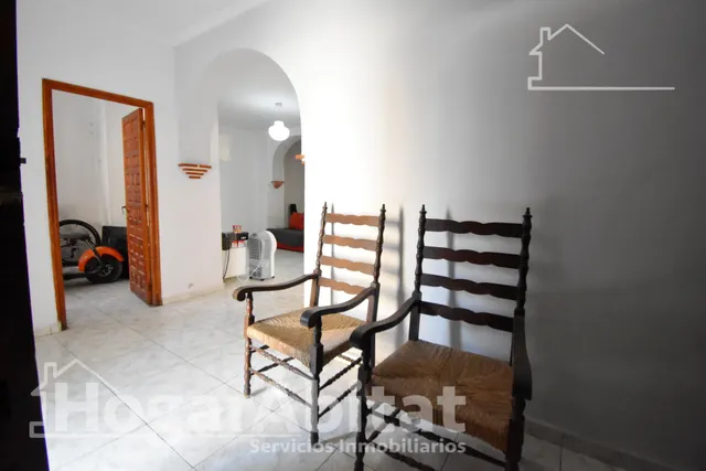 ESPACIOSA CASA CON TERRAZA EN EL HISTÓRICO CASCO ANTIGUO — 28