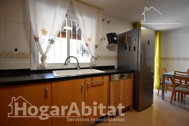 SEMINUEVO, AMPLIO Y LUMINOSO CON TERRAZA Y JACUZZI — 7