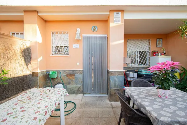 Gran casa adosada en Montequinto, con sótano, buhardilla y e - foto 2
