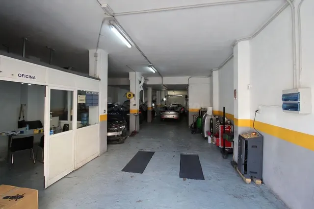LOCAL COMERCIAL EN PALMA - ZONA PERE GARAU - foto 2