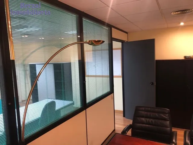 Oficina en el centro, edificio de oficinas, con trastero. MONTADA — 15