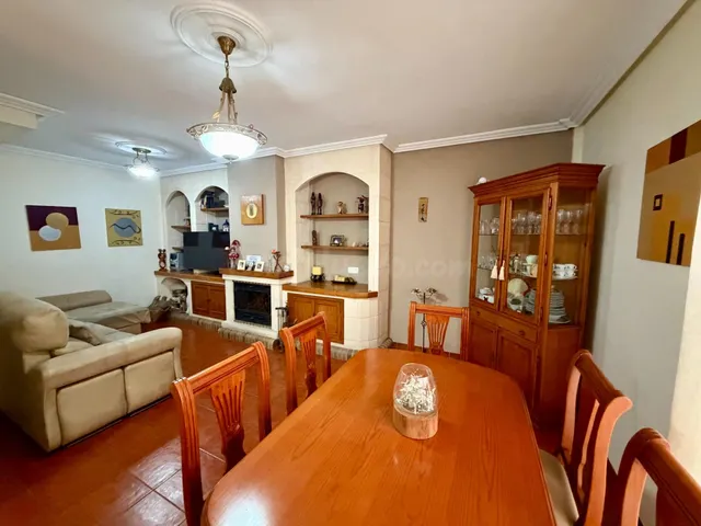 Chalet pareado tipo tríplex de 266 m2 con 4 dormitorios, terrazas, garaje y bodega en Aguadulce Sur — 34