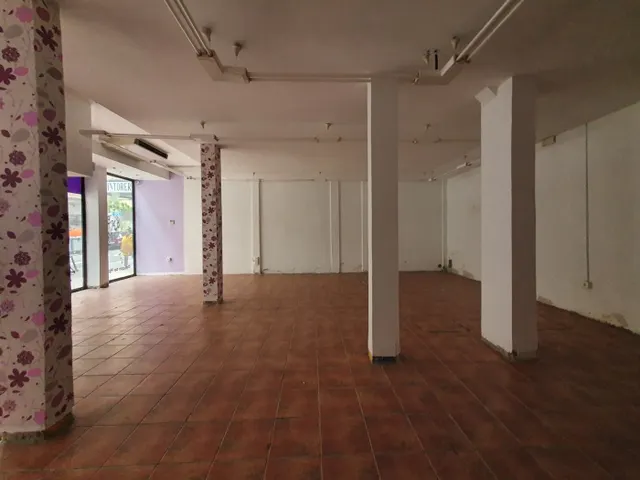 LOCAL EN HUELGAS — 6