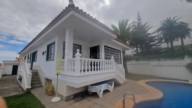 CASA-CHALET CON JARDIN Y PISCINA - BUENA ZONA - foto 2