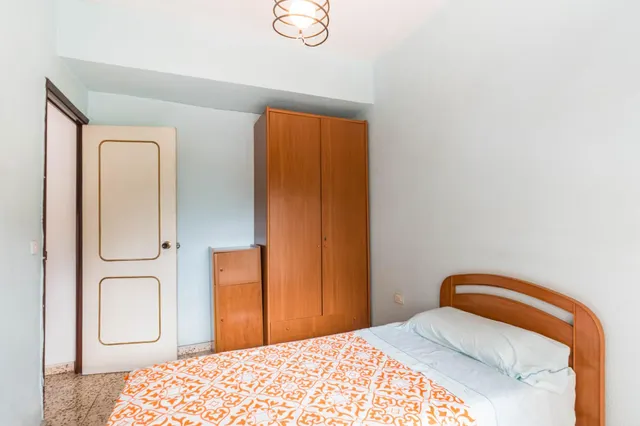 Amplio piso en venta para reformar en el Barrio del Carmen, Murcia — 9