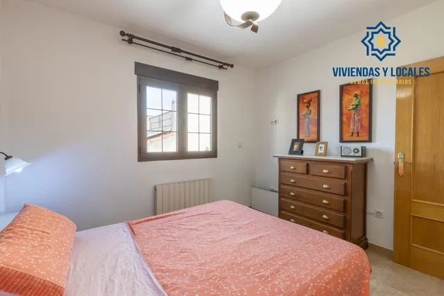 ADOSADA CON 4 DORMITORIOS, AMPLIAS TERRAZAS Y VISTAS A GRANADA Y SIERRA NEVADA — 16