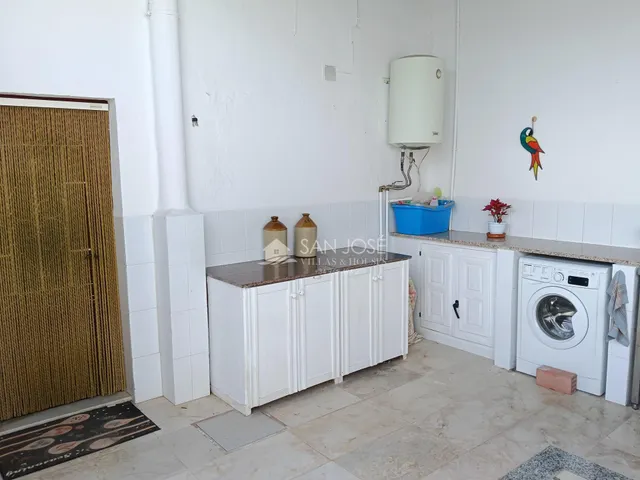 SE VENDE CHALET CON PISCINA EN BUEN ESTADO EN ASPE — 23