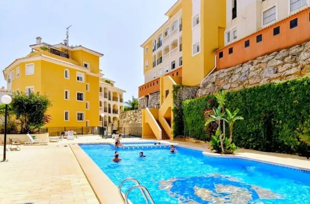 Luminoso apartamento de 3 dormitorios con terraza y piscina 