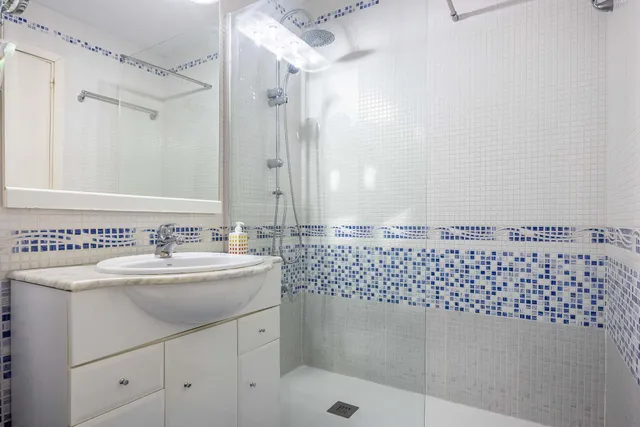 Vive en Simón Verde: Casa pareada con patio, garaje cubierto, piscina y el metro a un paso. — 29