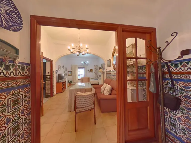 ESPECTACULAR CASA JUNTO A LA PLAZA DE  SAN MIGUEL. — 14