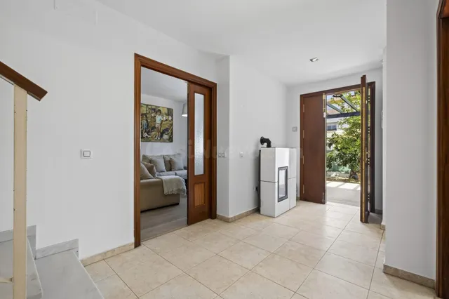 CHALET PAREADO CON DORMITORIO Y BAÑO EN PLANTA BAJA, BUHARDI - foto 4