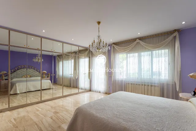 Amplia vivienda con ascensor, patio y terrazas — 20