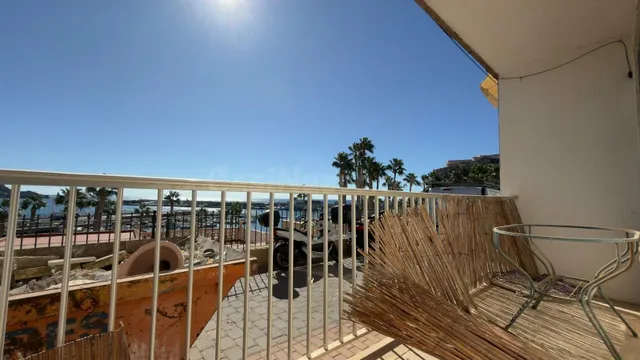 VENTA DE PISO PARA REFORMAR EN LA EXPLANADA DEL MUELLE, ÁGUI - foto 3