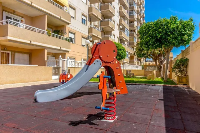 Apartamento totalmente reformado en urbanización con 2 piscinas, Aguas Nuevas, Torrevieja — 34