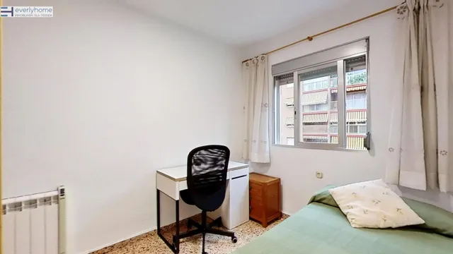 Piso totalmente exterior de 4 habitaciones con ascensor en  Ayora – Blasco Ibáñez — 19