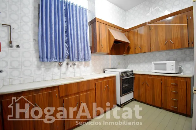 Amplia casa de pueblo con terraza, balcón y trastero — 13