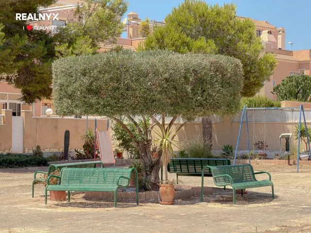 Orihuela Costa! Luminoso Bungalow con amplia terraza en resi - foto 3