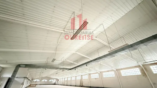 ALQUILER DE ESPECTACULAR NAVE INDUSTRIAL DE 6.300 M2 EN OURE - foto 4