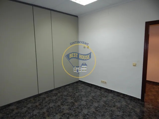 LOTE DE TRES LOCALES EN EL LLOMBO — 11