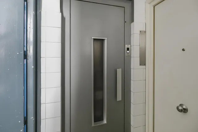 ✨ EXCLUSIVO PISO DE 253 m2 EN GRANADA CENTRO – 2.800 €/MES DE RENTABILIDAD — 27