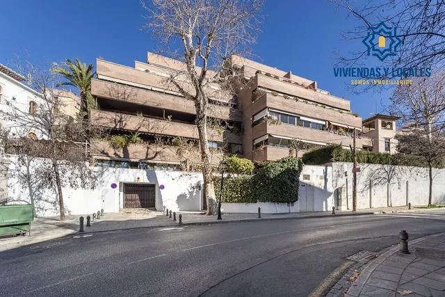 EXCLUSIVO PISO CON JARDÍN PRIVATIVO EN UNA DE LAS MEJORES URBANIZACIONES DE GRANADA — 47