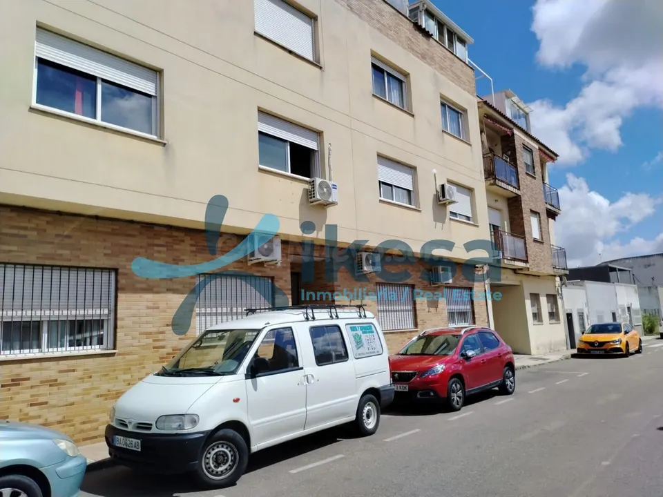 Garaje 35m² en venta - San Roque