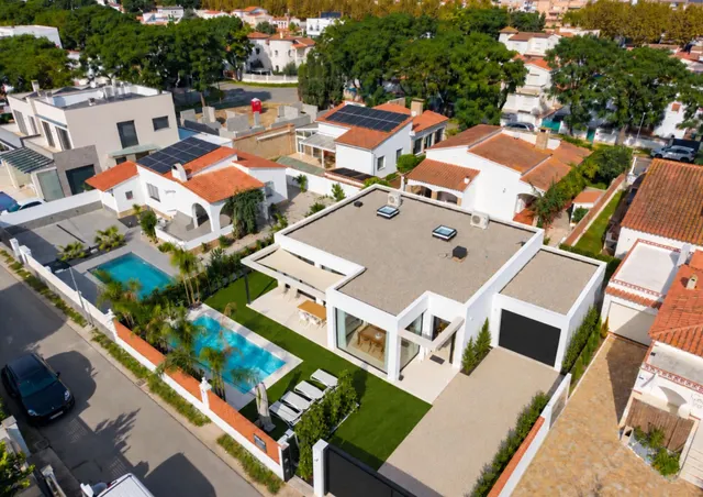 Exclusiva villa de diseño moderno con piscina privada, jardí - foto 2