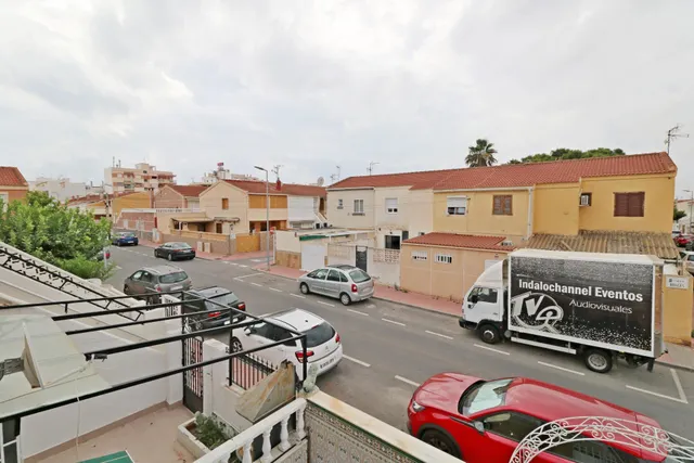 ADOSADO REFORMADO DE ESQUINA A UN PASO DE LA PLAYA — 21