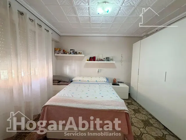 ¡En buena zona! Casa amplia y luminosa con gran terraza y balcón — 21