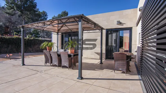 Exclusivo chalet en plena naturaleza con piscina, gran terre - foto 5
