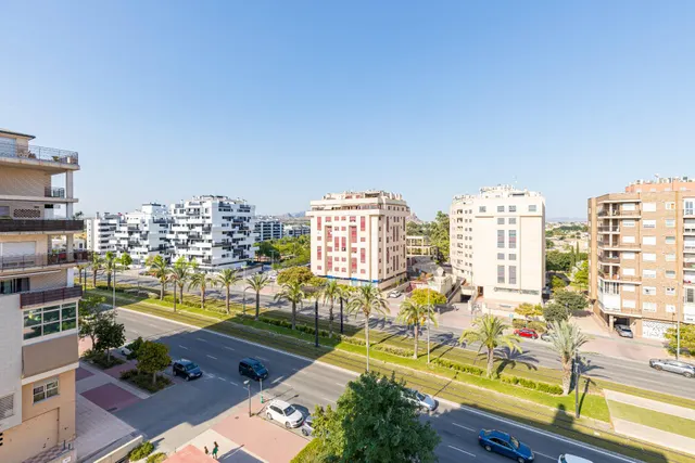 Piso de 5 dormitorios con dos plazas de garaje y trastero doble en Juan de Borbón, Murcia — 36