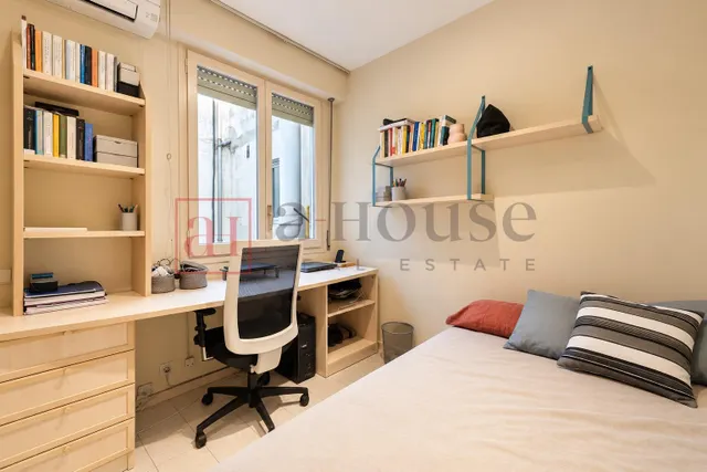Ático esquinero con terraza de 125m2 y vistas panorámicas a toda Barcelona en sant antoni — 24