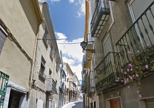 Venta de Casa en Martos, Jaén. Activo inmobiliario Sin Poses
