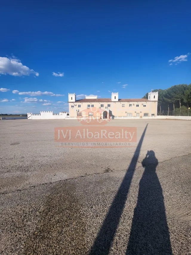 OPORTUNIDAD DE INVERSION, GRAN FINCA CON USO DE HOTEL Y RESTAURANTE EN EL PROVENCIO. — 10