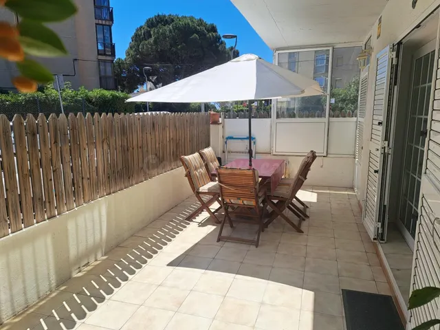 Bonita planta baja con terraza a 250 metros de la playa de S - foto 4