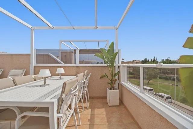 Adosado de 3 dormitorios con gran espacio exterior en Punta Prima — 29