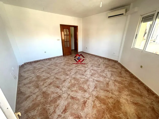 Amplio piso de 3 dormitorios con garaje, terraza y excelente - foto 2