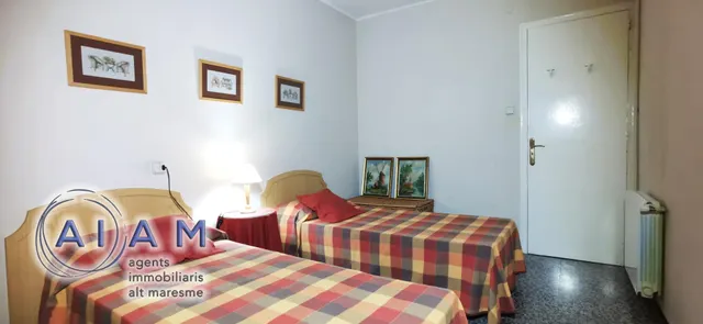 Edifidio con local y vivienda dúplex en carrer Església — 17