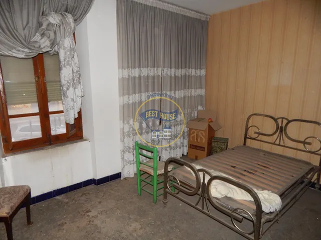 EDIFICIO A REFORMAR EN COCENTAINA. — 9