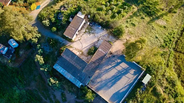 Espectacular finca ecuestre de 32.000 m2 con varias viviendas y piscina en Álora — 32