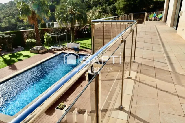 Elegante casa de lujo con vistas al mar en urbanización priv - foto 2