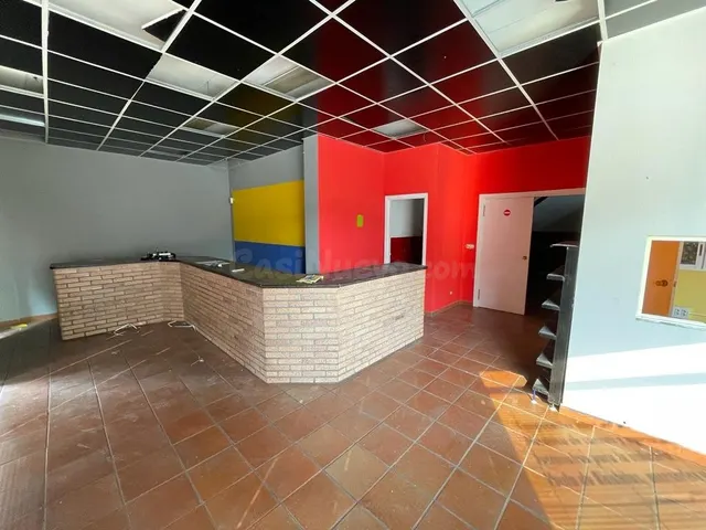 VENTA LOCAL ZONA CUATROVIENTOS — 3